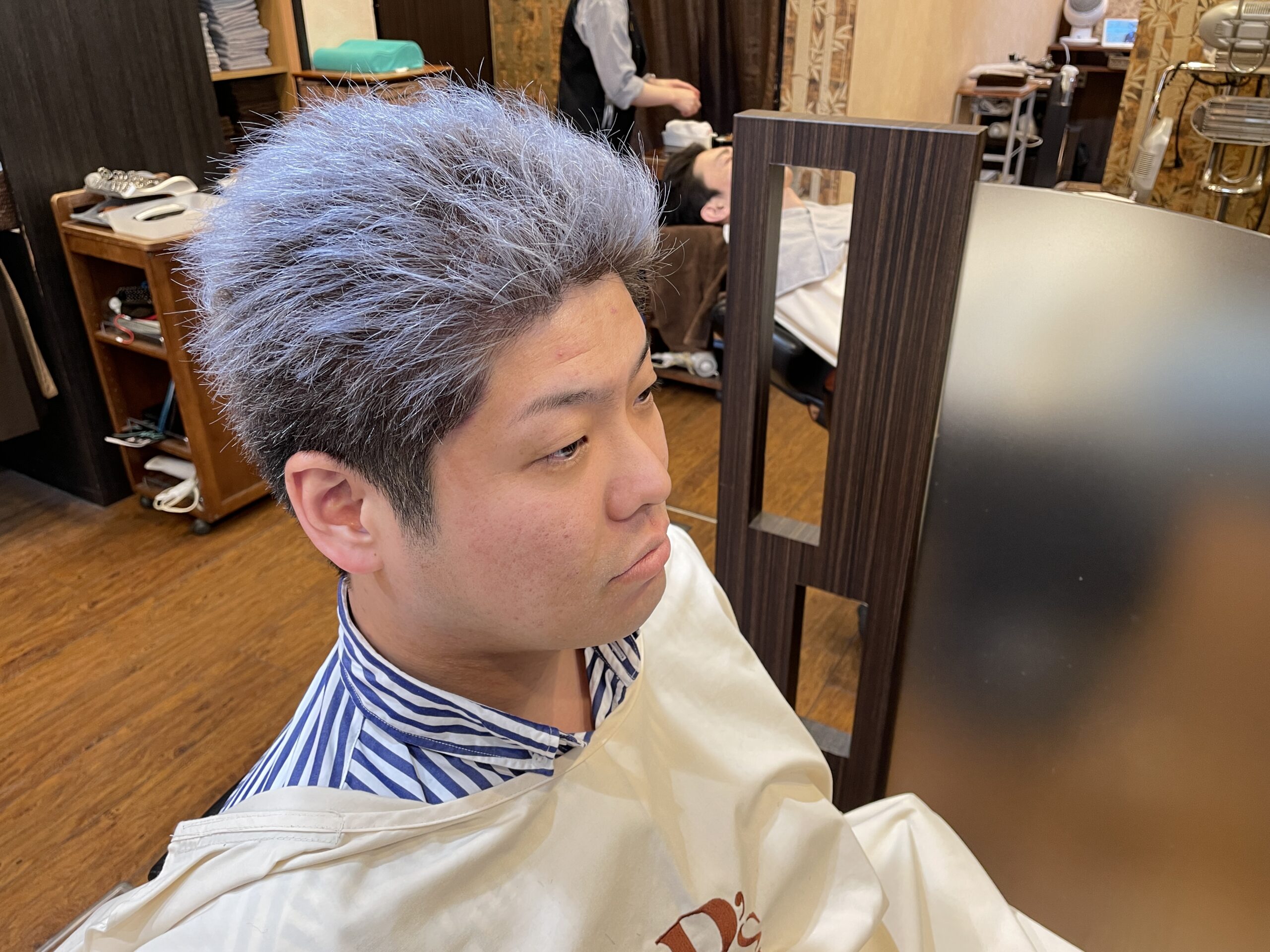 白髪ぼかしにもオススメ ヘアカラーで作るシルバーヘアー P S Kaming ピーズカミング 公式ホームページ